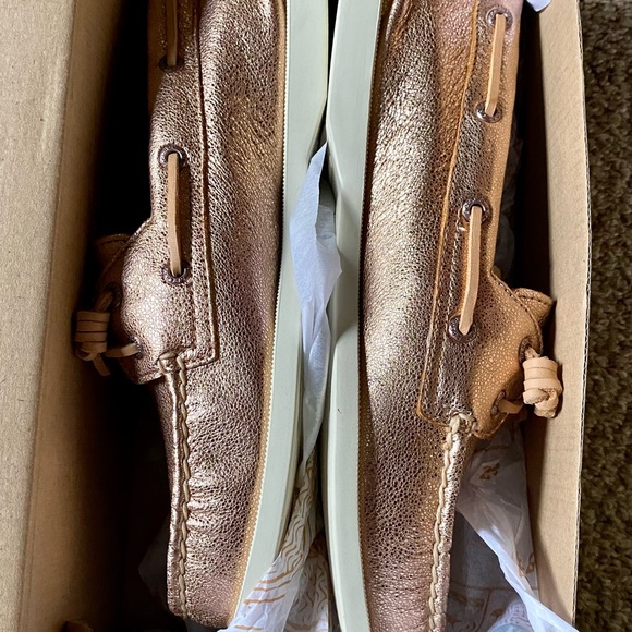 New with box Sperry Shoes size #7 - Picture 13 of 14